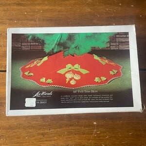 New In Box Vintage 70s Leewards 48” Christmas Felt Tree Skirt Kit DIY NOS Bows